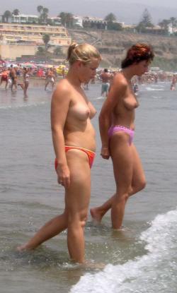 Amateur girls on beach 13 17/72