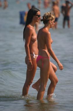 Amateur girls on beach 13 50/72