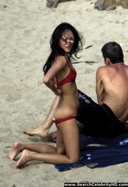 Zhang ziyi - topless candids at the beach - celebrity 8/9