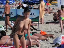 Amateur girls on beach 28 67/72