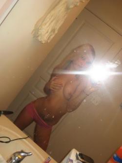 Selfpics - blonde in bad 20/69