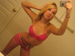 Selfpics - blonde in bad 39/69