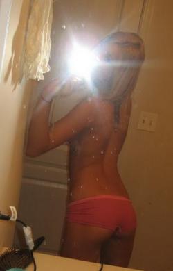 Selfpics - blonde in bad 40/69