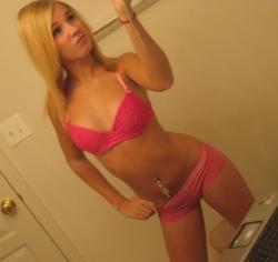 Selfpics - blonde in bad 57/69