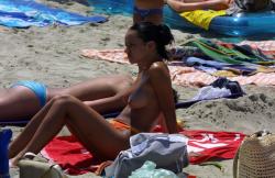 Amateur girls on beach 40 84/121