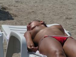 Amateur girls on beach 40 120/121