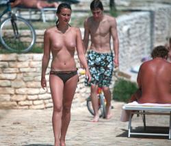 Amateur girls on beach 31 21/69