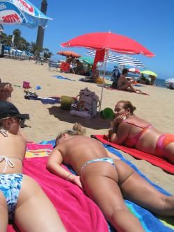 Amateur girls on beach 29 21/72