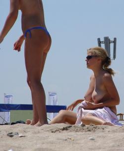 Amateur girls on beach 29 22/72
