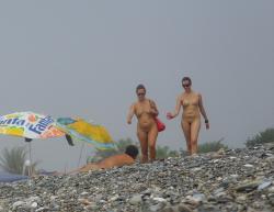 Amateur girls on beach 18 44/60