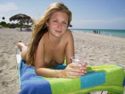 Amateur girls on beach 07 11/31