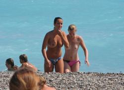 Amateur girls on beach 21 29/72