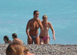 Amateur girls on beach 21 29/72