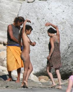 Amateur girls on beach 22 36/48