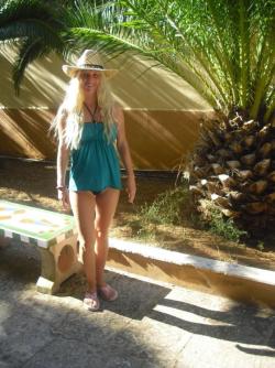 Nice blonde hot vacation beach pix 5/148