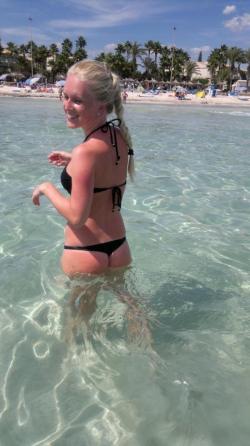 Nice blonde hot vacation beach pix 100/148
