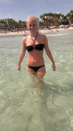 Nice blonde hot vacation beach pix 109/148