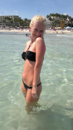 Nice blonde hot vacation beach pix 110/148