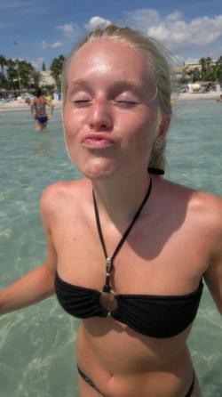 Nice blonde hot vacation beach pix 108/148