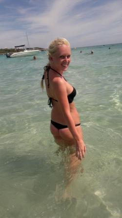 Nice blonde hot vacation beach pix 107/148