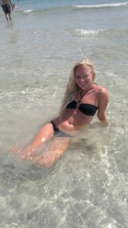 Nice blonde hot vacation beach pix 115/148