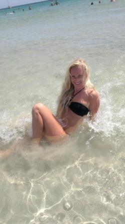Nice blonde hot vacation beach pix 117/148