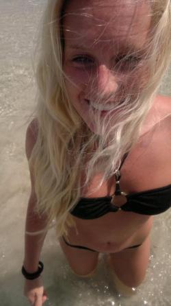 Nice blonde hot vacation beach pix 118/148