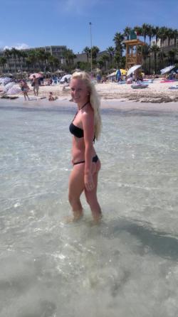 Nice blonde hot vacation beach pix 120/148