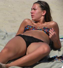 Amateur girls on beach 08 46/48