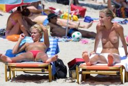Amateur girls on beach 41 22/110