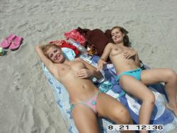 Amateur girls on beach 34 36/79