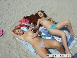 Amateur girls on beach 34 58/79