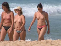 Amateur girls on beach 39 70/169