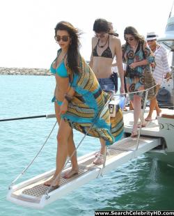 Kim kardashian and kendall jenner – bikini candids in dominican republic - celebrity 14/24