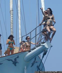 Kim kardashian and kendall jenner – bikini candids in dominican republic - celebrity 21/24