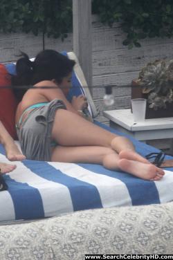 Selena gomez - bikini candids in miami 10/40