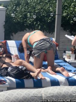 Selena gomez - bikini candids in miami 13/40