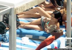 Selena gomez - bikini candids in miami 15/40