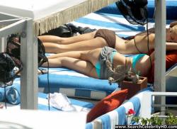 Selena gomez - bikini candids in miami 17/40