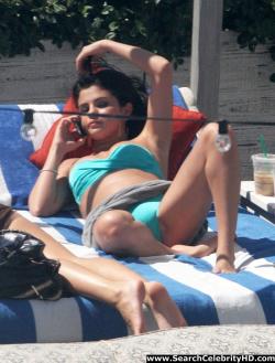 Selena gomez - bikini candids in miami 23/40