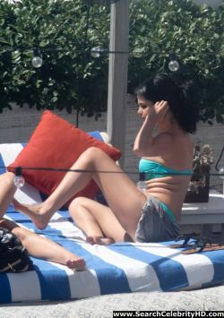 Selena gomez - bikini candids in miami 25/40