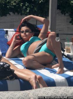 Selena gomez - bikini candids in miami 34/40