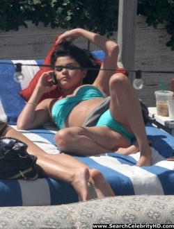 Selena gomez - bikini candids in miami 36/40