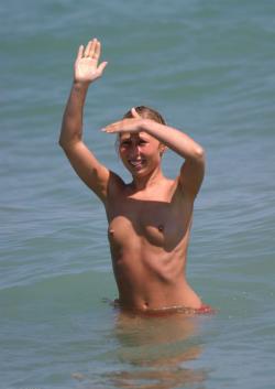 Amateur girls on beach 44 9/72