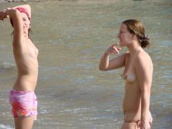 Amateur girls on beach 44 41/72