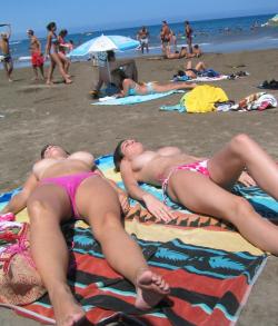 Amateur girls on beach 44 58/72