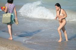 Amateur girls on beach 03 16/77
