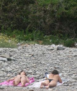 Amateur girls on beach 24 3/48