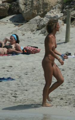 Amateur girls on beach 24 28/48
