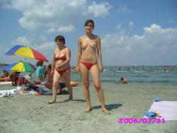 Amateur girls on beach 43 1/72